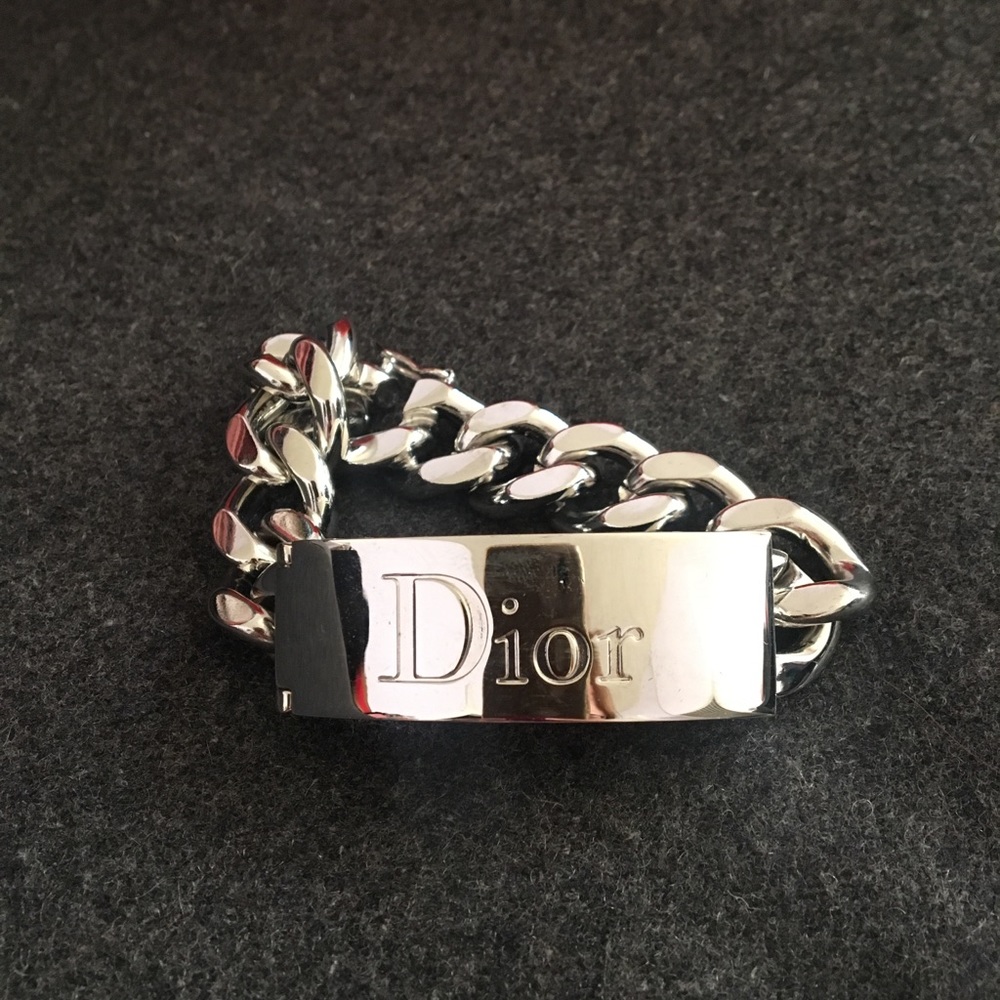 CD bracelet with lipstick